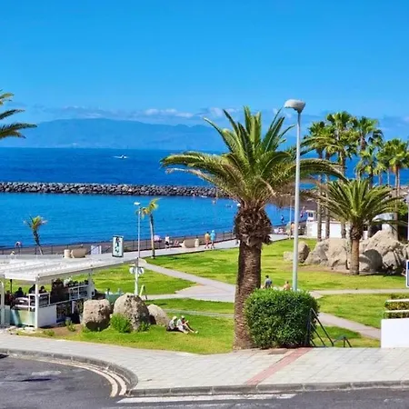 Апартаменты Lovely On Frontline Of Tenerife Beach!