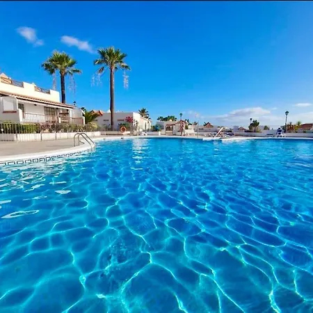 Апартаменты Lovely On Frontline Of Tenerife Beach! *